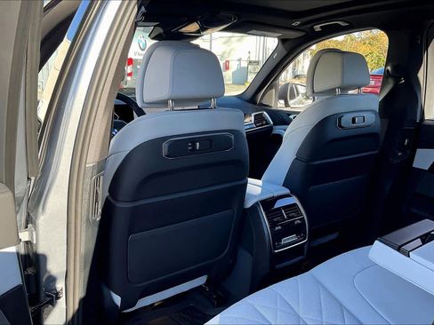 Used 2026 BMW X5 xDrive40i image 23