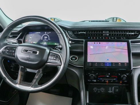 Used 2023 Jeep Grand Cherokee 4WD 4xe image 17