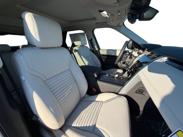 New 2026 Land Rover Discovery S AWD/4WD image 16