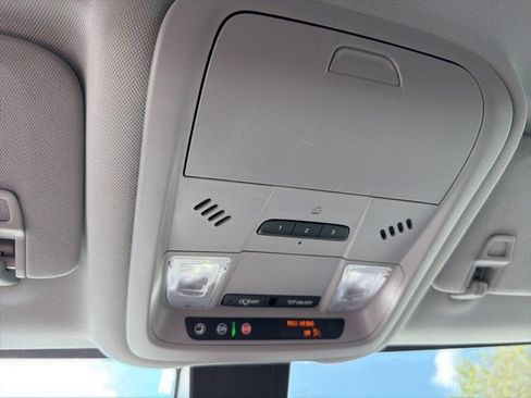 Used 2022 GMC Terrain SLT image 29