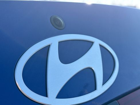 Used 2025 Hyundai Elantra Limited FWD image 14