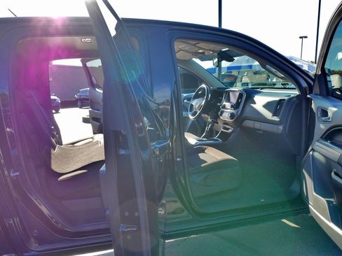 Used 2022 Chevrolet Colorado LT w/ LT Convenience Package image 10