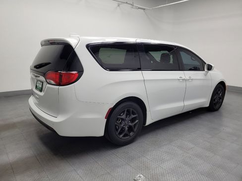 Used 2018 Chrysler Pacifica Touring Plus w/ S Appearance Package image 10