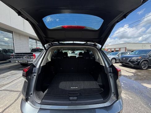 Used 2025 Nissan Rogue SV FWD image 33