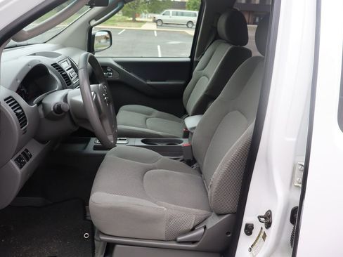 Used 2006 Nissan Frontier SE w/ (P01) Power Pkg AWD/4WD image 19