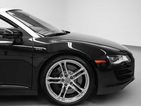 Used 2011 Audi R8 V10 image 11