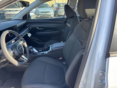 Used 2025 Hyundai Tucson SE image 14