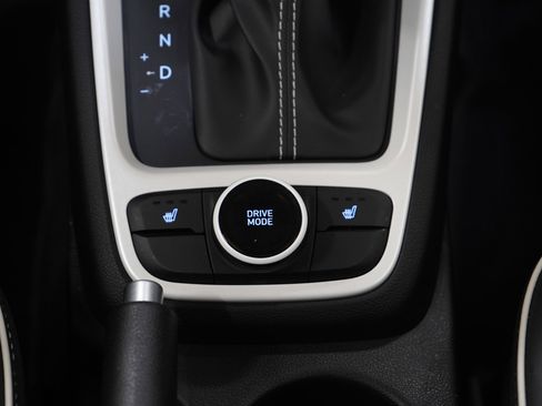 Used 2023 Hyundai Venue Limited image 19