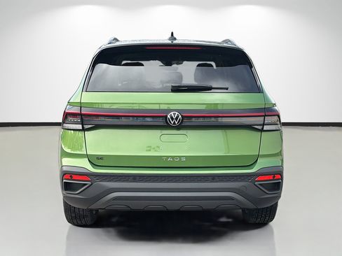 New 2026 Volkswagen Taos SE FWD image 4