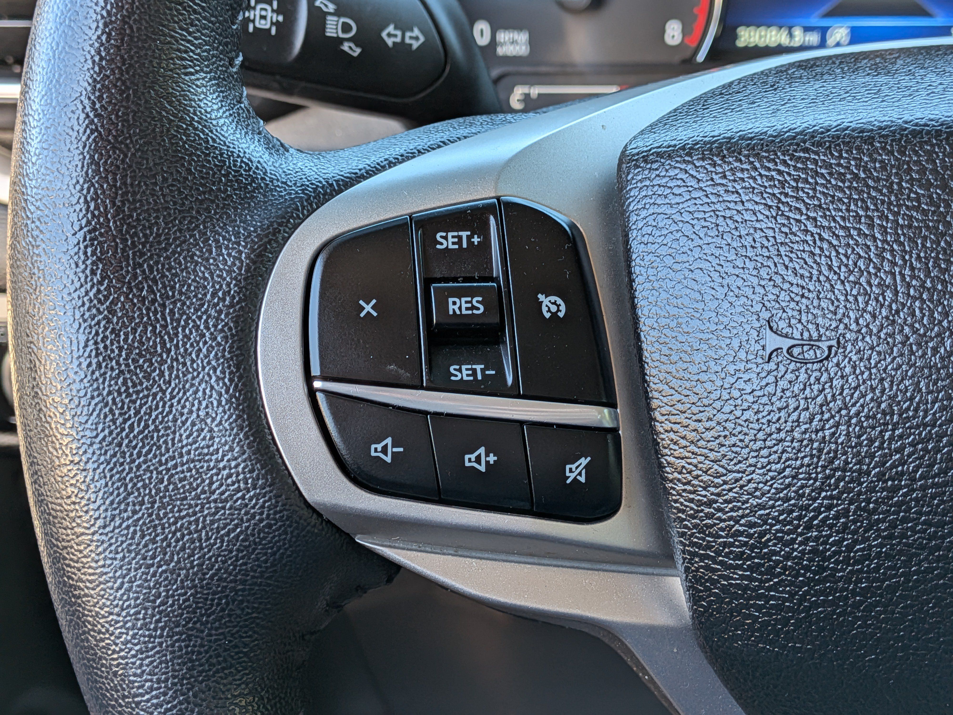 Used 2023 Ford Explorer XLT w/ Equipment Group 202A RWD image 24