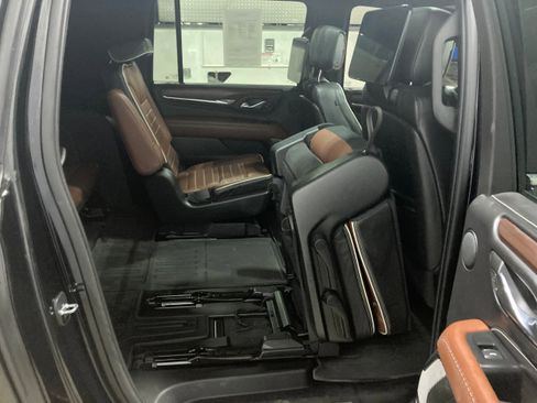 Used 2023 GMC Yukon XL Denali Ultimate image 2