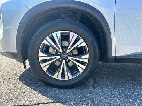 Used 2023 Nissan Rogue SV w/ SV Premium B Package image 10