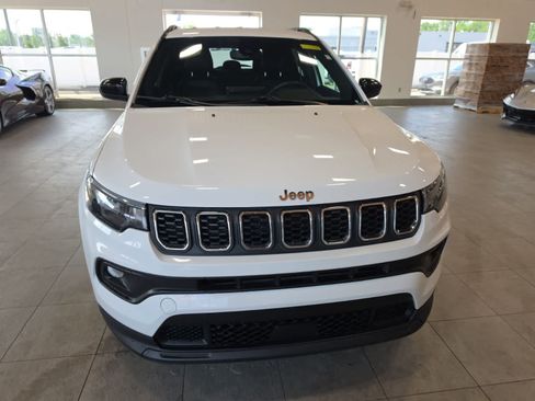 Used 2024 Jeep Compass Latitude AWD/4WD image 4