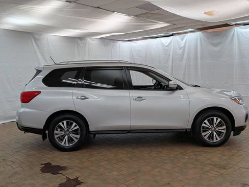 Used 2017 Nissan Pathfinder S AWD/4WD image 8