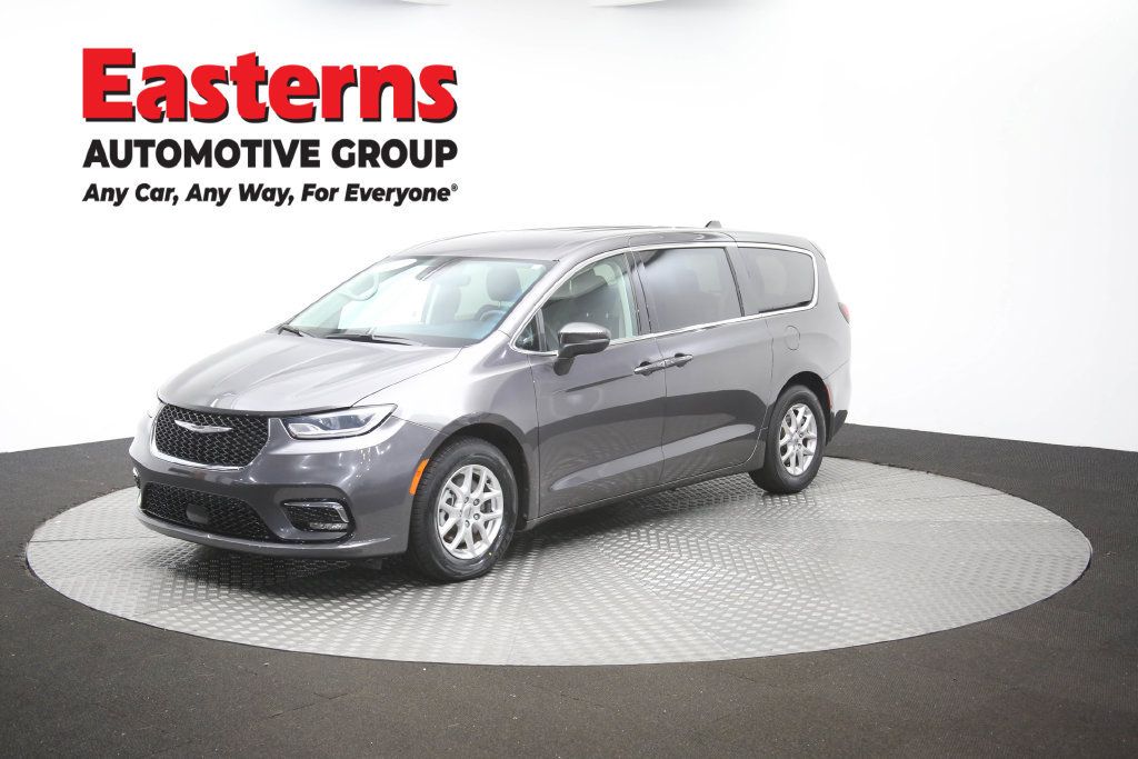 Used 2023 Chrysler Pacifica Touring-L FWD image 59