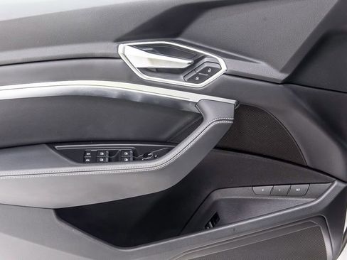 Used 2021 Audi e-tron Premium w/ Convenience Plus Package image 27