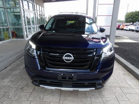 Certified 2023 Nissan Pathfinder SL w/ Black Appearance Package image 2