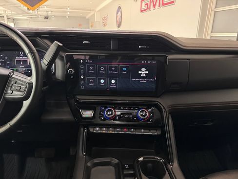 Used 2025 GMC Sierra 2500 AT4 w/ AT4 Premium Plus Package AWD/4WD image 20
