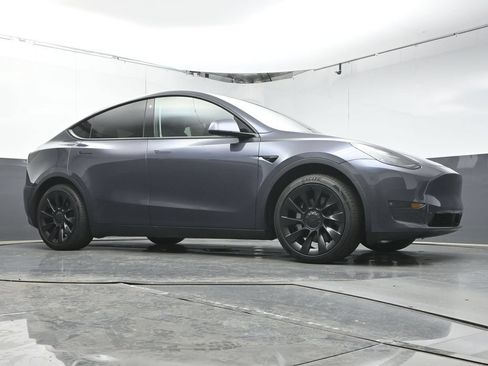 Used 2023 Tesla Model Y Long Range AWD/4WD image 30