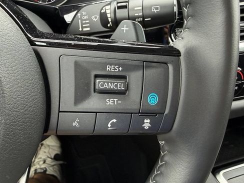 Used 2025 Nissan Pathfinder SL AWD/4WD image 25