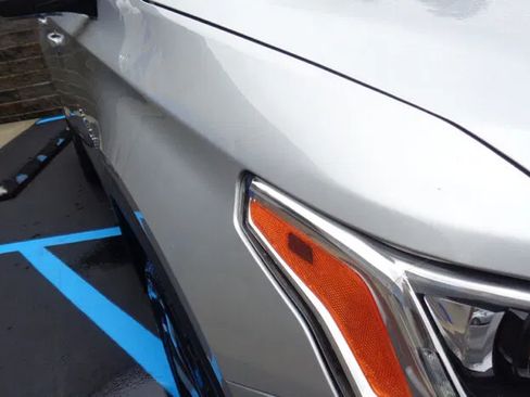 Used 2019 Chevrolet Traverse LT w/ LT Premium Package AWD/4WD image 3