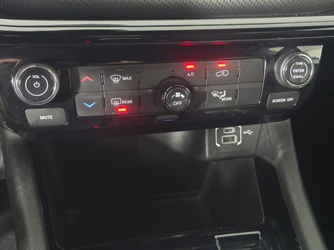 Used 2023 Jeep Compass Altitude image 34