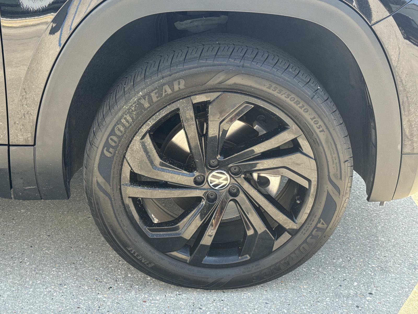 Used 2021 Volkswagen Atlas SE w/ Towing Package FWD image 4