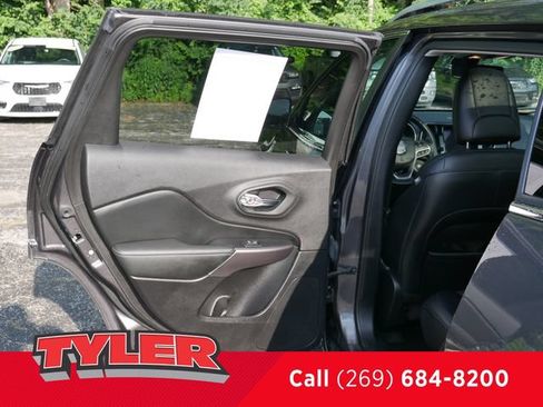 Used 2021 Jeep Cherokee Limited AWD/4WD image 19