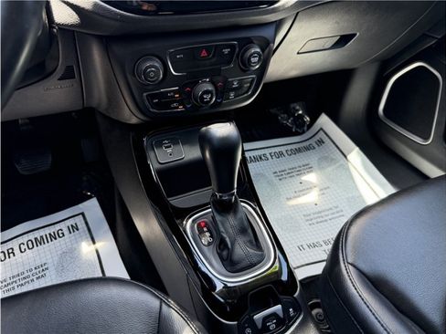 Used 2019 Jeep Compass Latitude FWD image 41