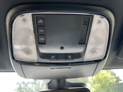 Used 2024 Dodge Durango SXT w/ SXT Blacktop Group AWD/4WD image 27