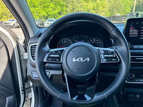Used 2023 Kia Seltos S w/ Navigation Package FWD image 16