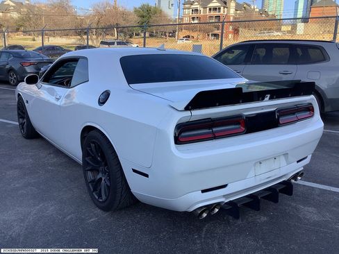 Used 2015 Dodge Challenger SRT image 5