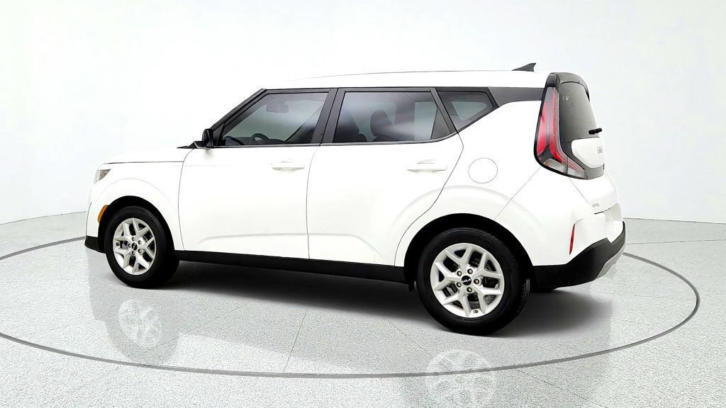 Used 2024 Kia Soul LX w/ Option Group 015 FWD image 7