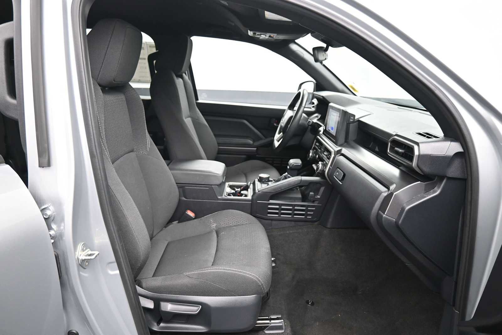 Used 2025 Toyota 4Runner SR5 AWD/4WD image 25