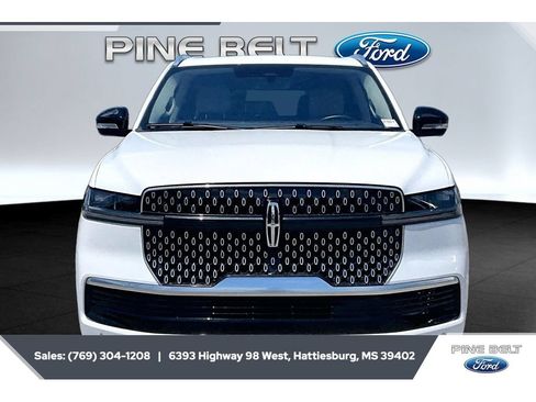 Used 2025 Lincoln Navigator L Reserve AWD/4WD image 3