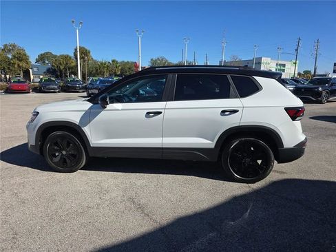 New 2026 Volkswagen Taos SE image 6