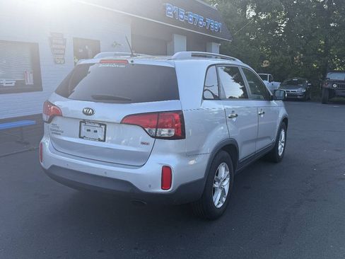 Used 2015 Kia Sorento LX AWD/4WD image 11