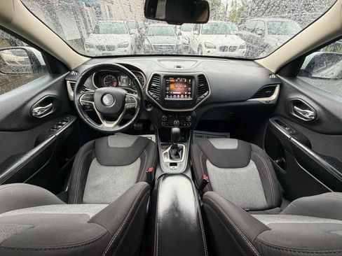 Used 2014 Jeep Cherokee Latitude w/ Comfort/Convenience Group FWD image 38