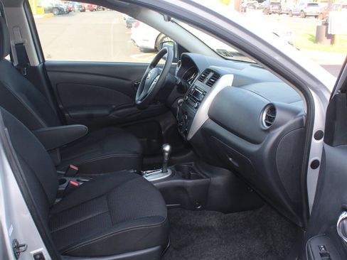 Used 2016 Nissan Versa SV image 10