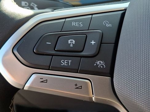 Used 2024 Volkswagen Atlas SE image 22