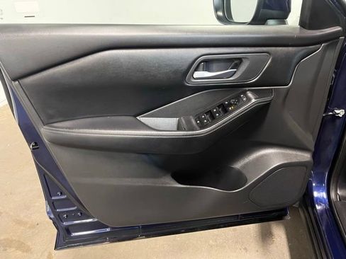 Used 2025 Nissan Rogue SV FWD image 19