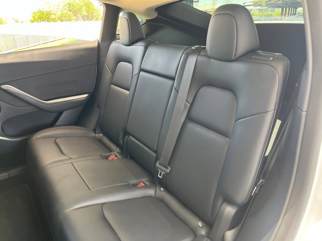 Used 2022 Tesla Model Y Performance AWD/4WD image 38