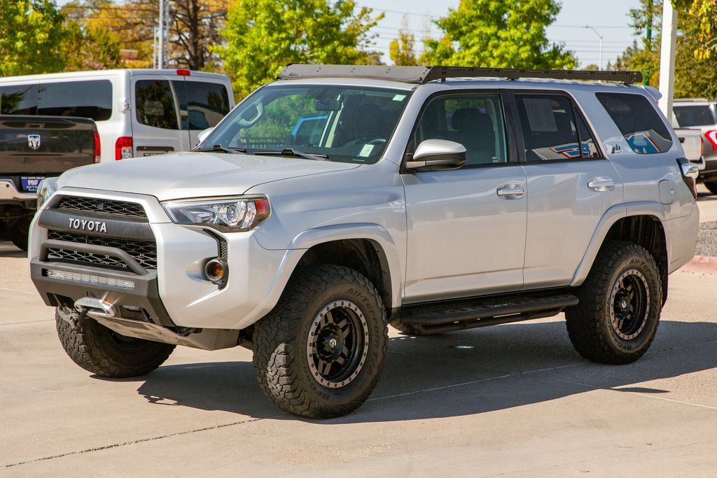 Used 2019 Toyota 4Runner SR5 AWD/4WD image 9