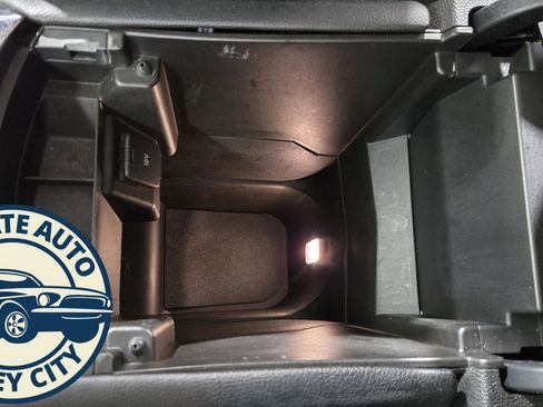 Used 2015 Ford Edge Titanium image 25