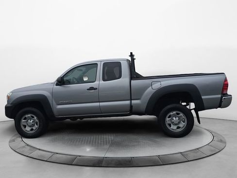 Used 2015 Toyota Tacoma Base image 2