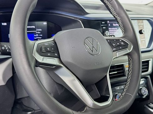 Used 2023 Volkswagen Taos SE image 16