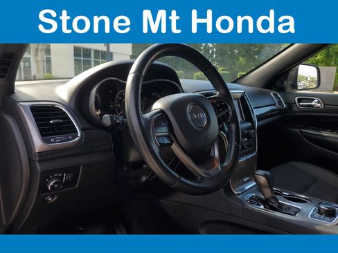 Used 2019 Jeep Grand Cherokee Laredo AWD/4WD image 18