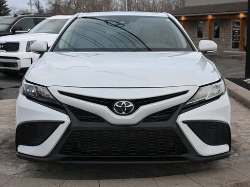 Used 2022 Toyota Camry SE w/ Cold Weather Package image 2