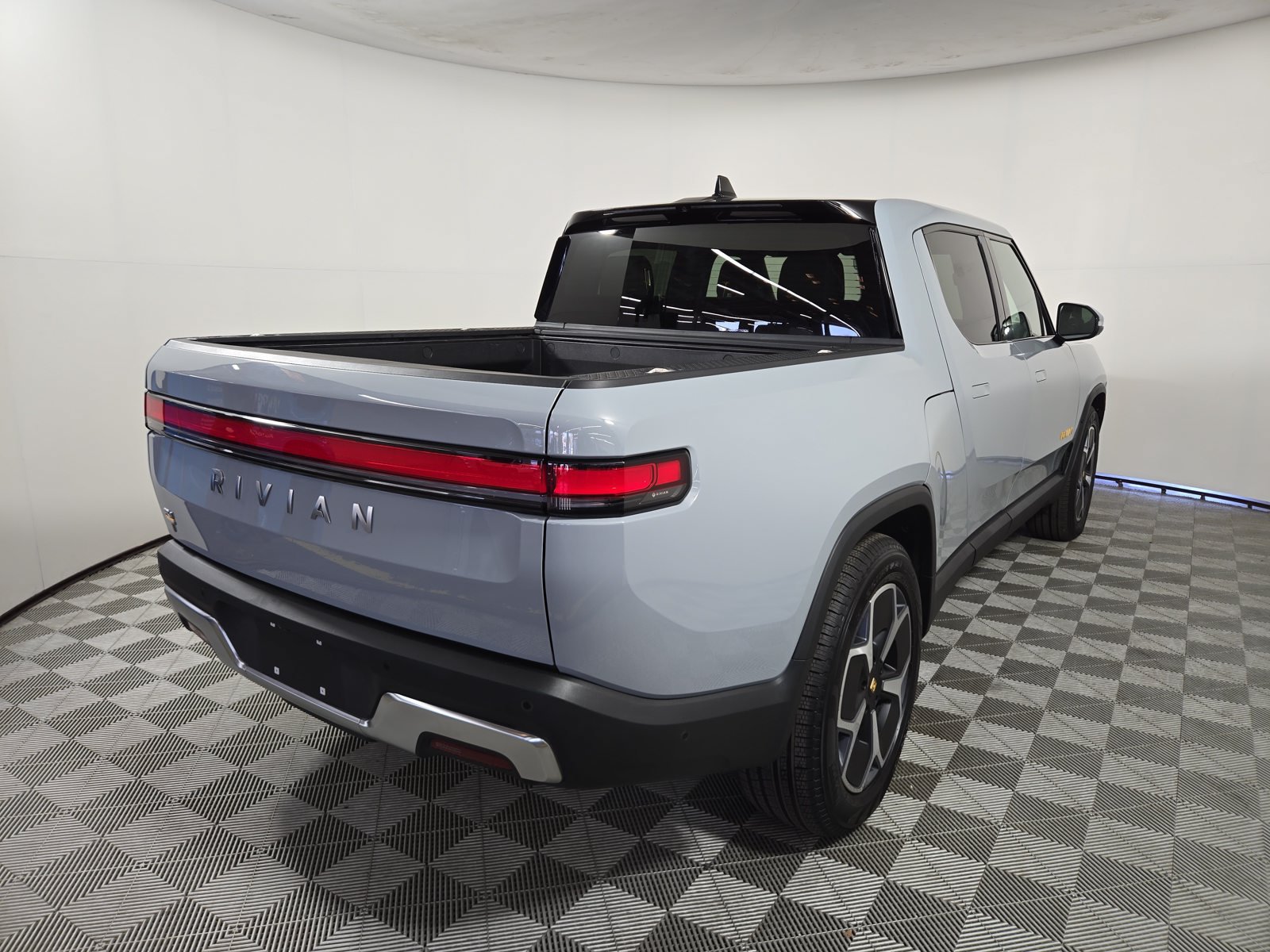 Used 2023 Rivian R1T Adventure Quad AWD/4WD image 5
