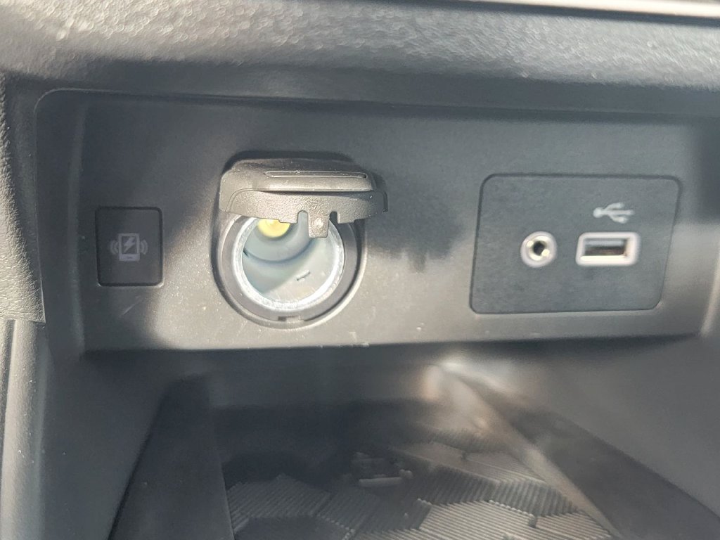 Used 2025 Nissan Versa SV FWD image 27